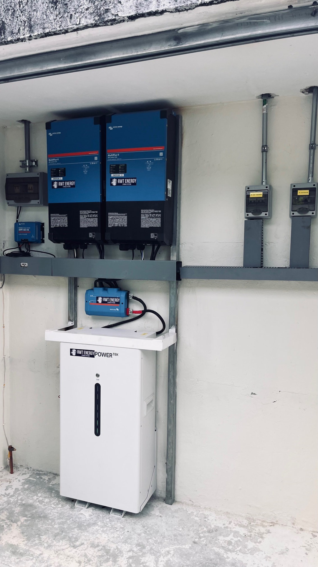 Sistema real de respaldo y almacenamiento instalado por RWT Energy en una aplicación hospitalaria